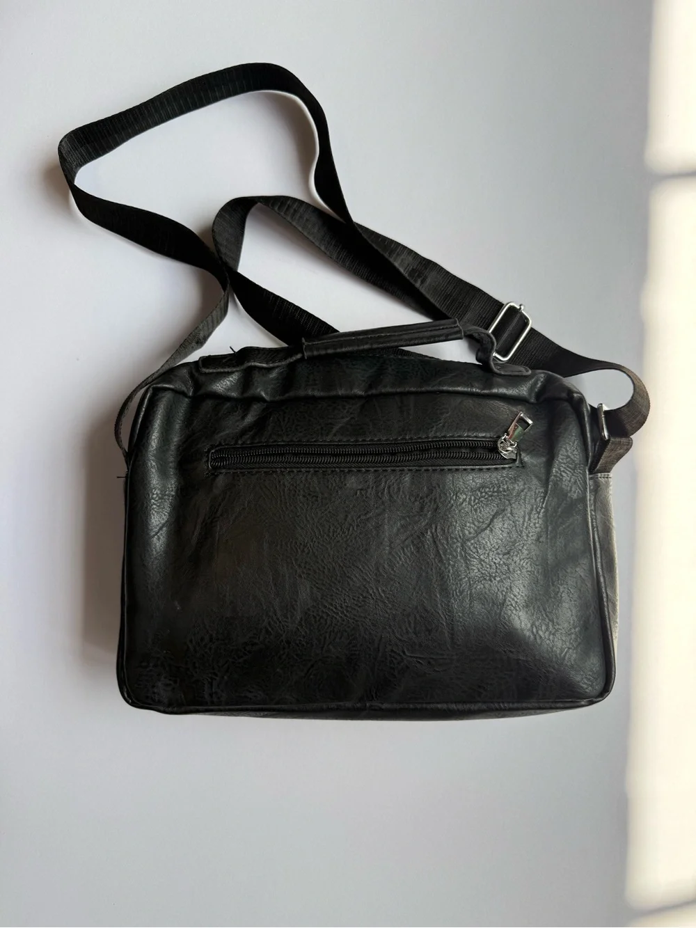 WEIXIER Black Men’s Messenger Bag with Front Organizer Pockets